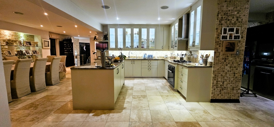 5 Bedroom Property for Sale in Calypso Beach Western Cape